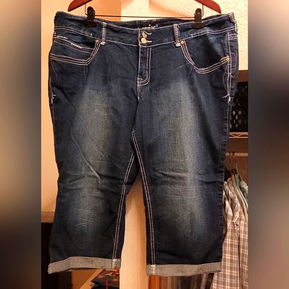 Short & Sexy Series 31 jean capris size 20 plus - Picture 1 of 2